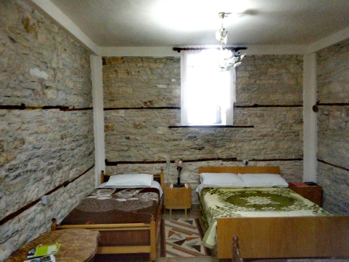 Ruols Guesthouse Gjirokastër Exterior foto